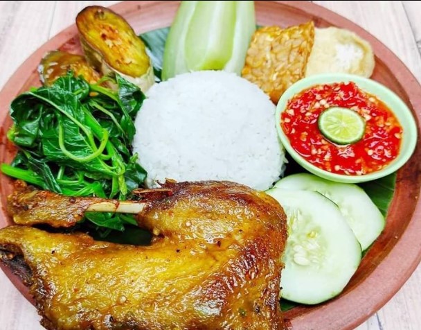Get and Ride 1 Nasi Tempong terkenal di Bali